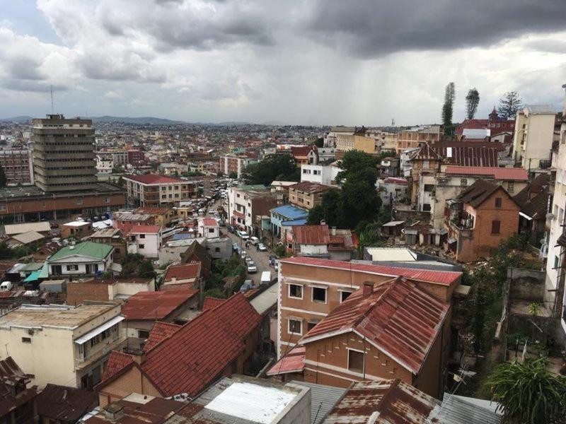 Hotel Midi Minuit Antananarivo Exterior foto